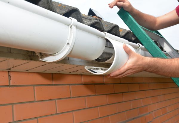 Gutter Maintenance in Largo