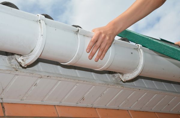 Gutter Reattachment in Largo