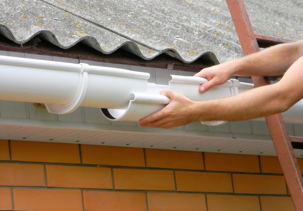 Cost of Gutter Hanging in Largo